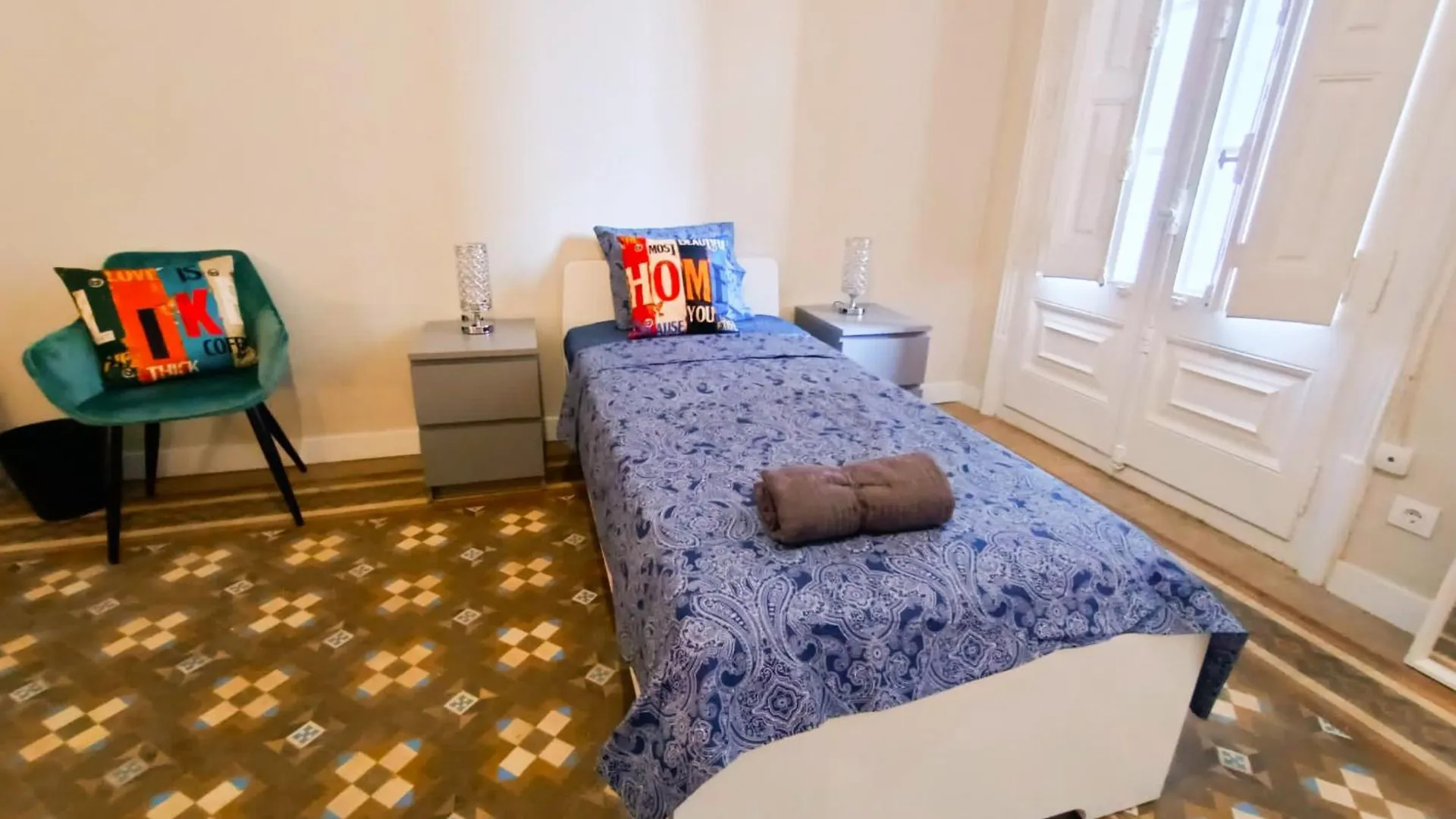 Private Rooms By Plaza Catalunya Barcelona