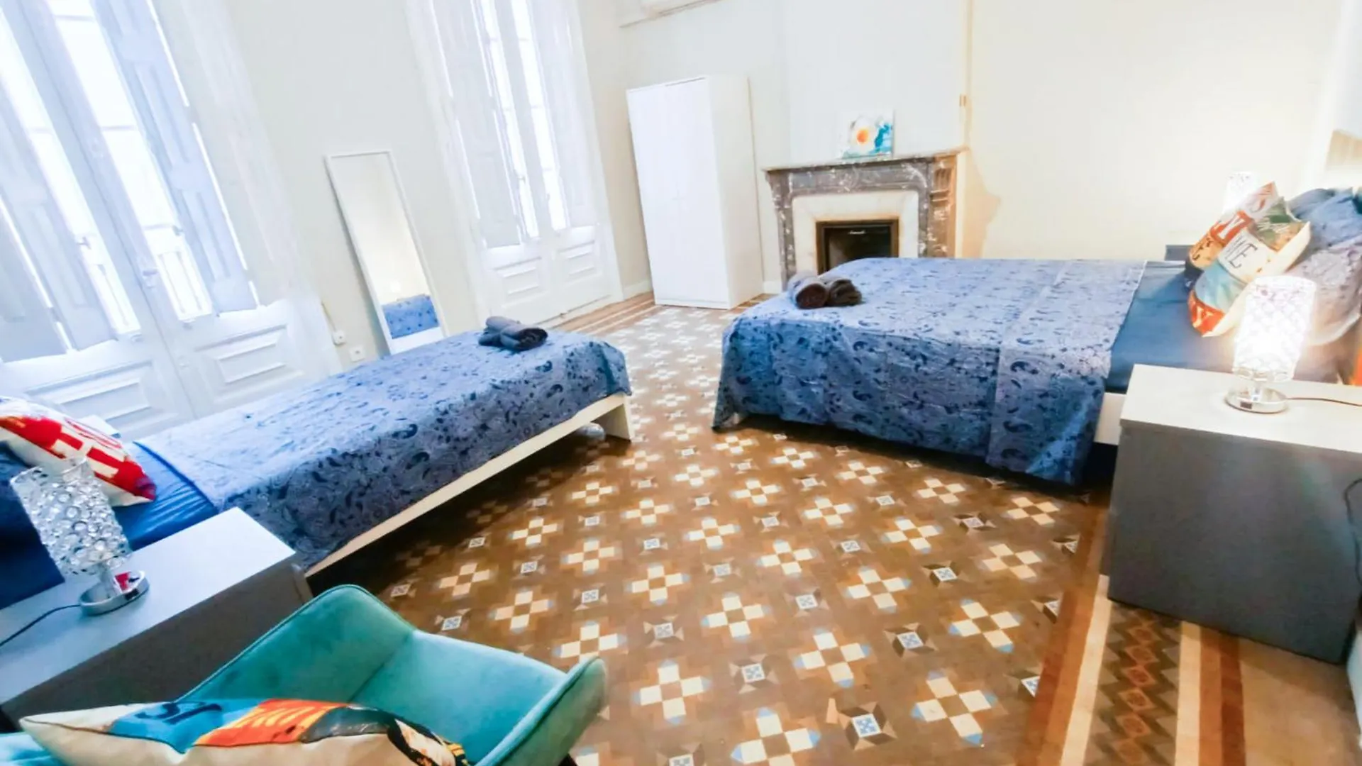 Private Rooms By Plaza Catalunya Barcelona Hostel