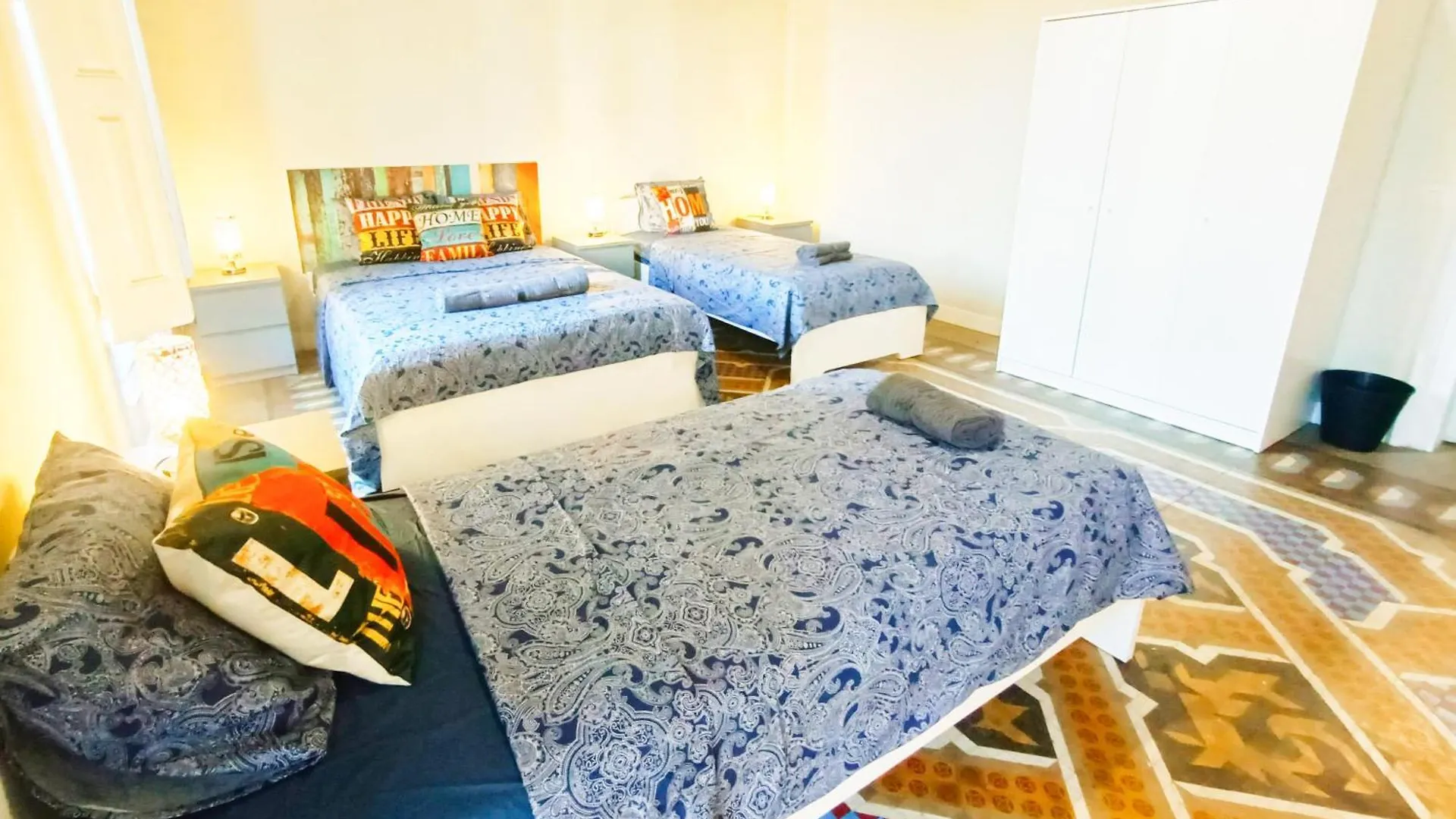 Private Rooms By Plaza Catalunya Barcelona 0*,  Spain
