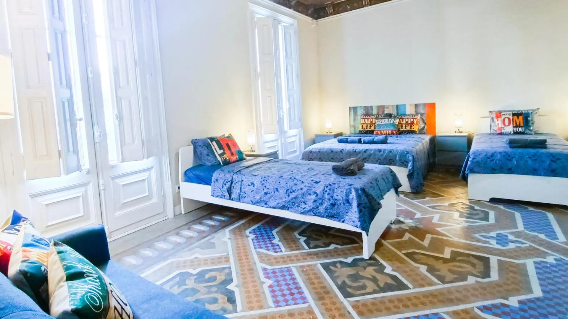 Private Rooms By Plaza Catalunya Barcelona Hostel