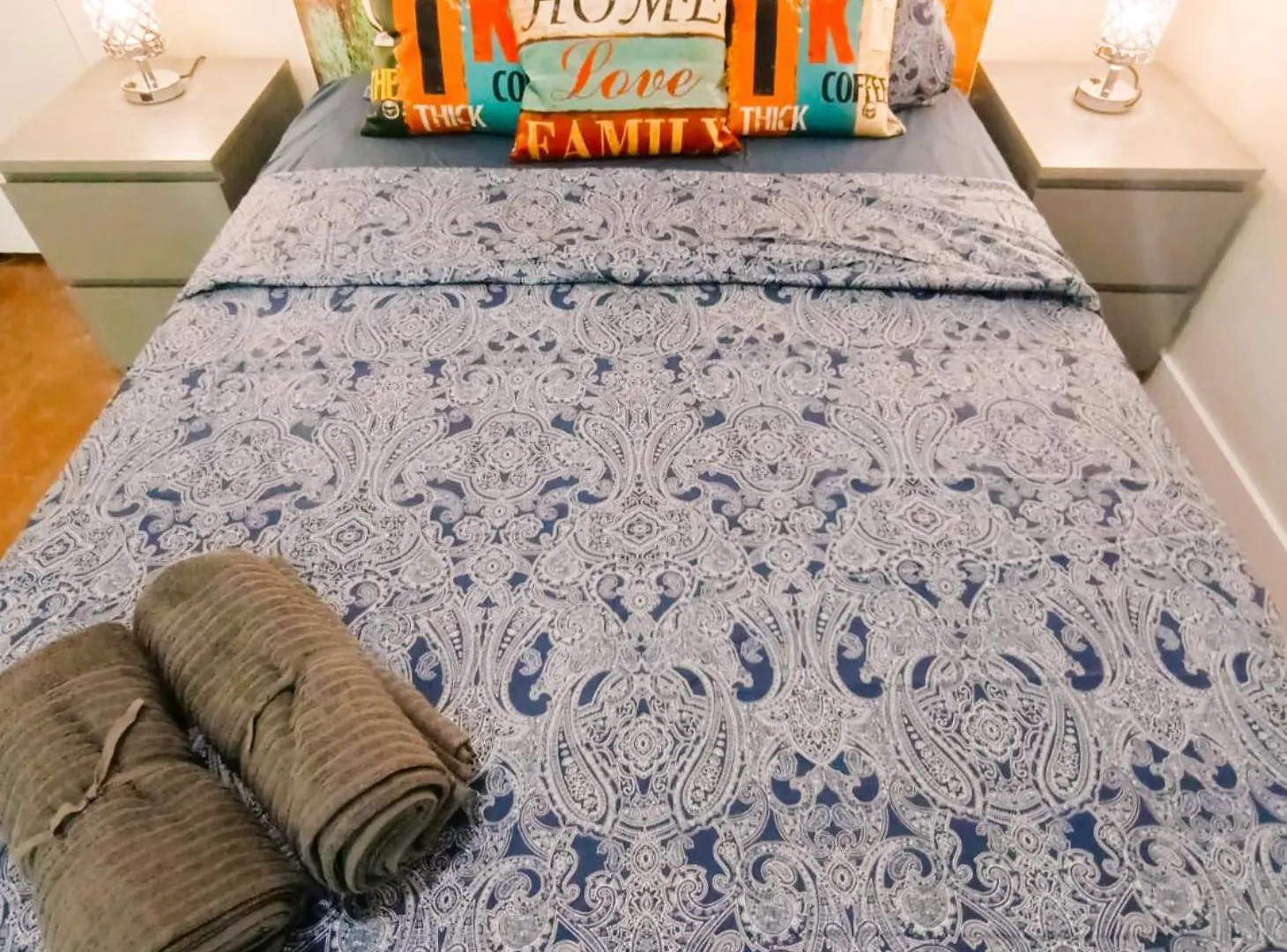 Private Rooms By Plaza Catalunya Barcelona