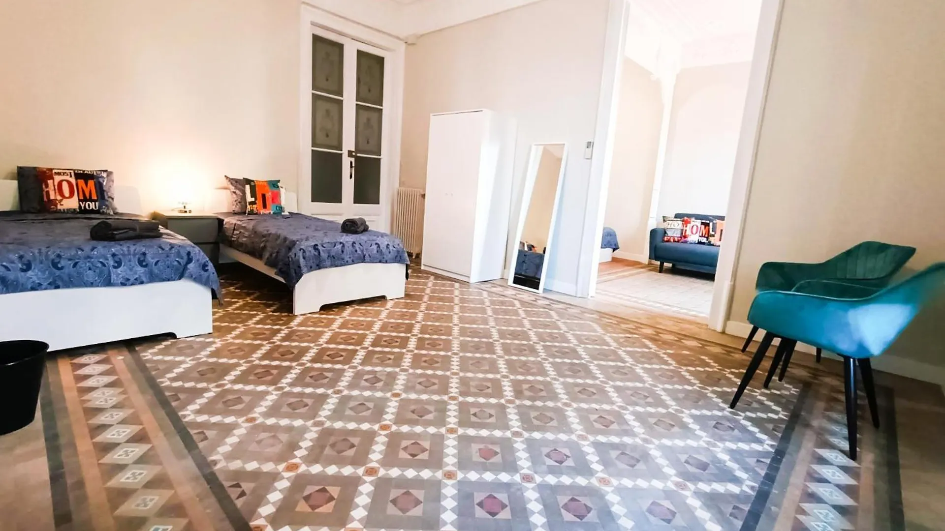 Private Rooms By Plaza Catalunya Barcelona