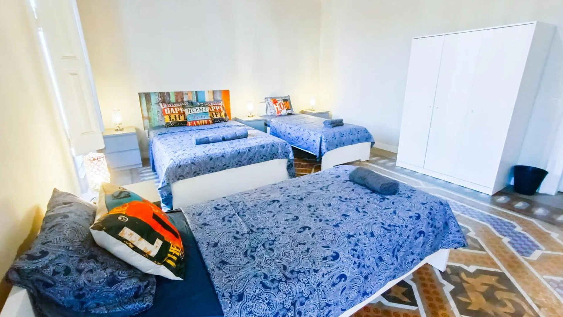 Private Rooms By Plaza Catalunya Barcelona
