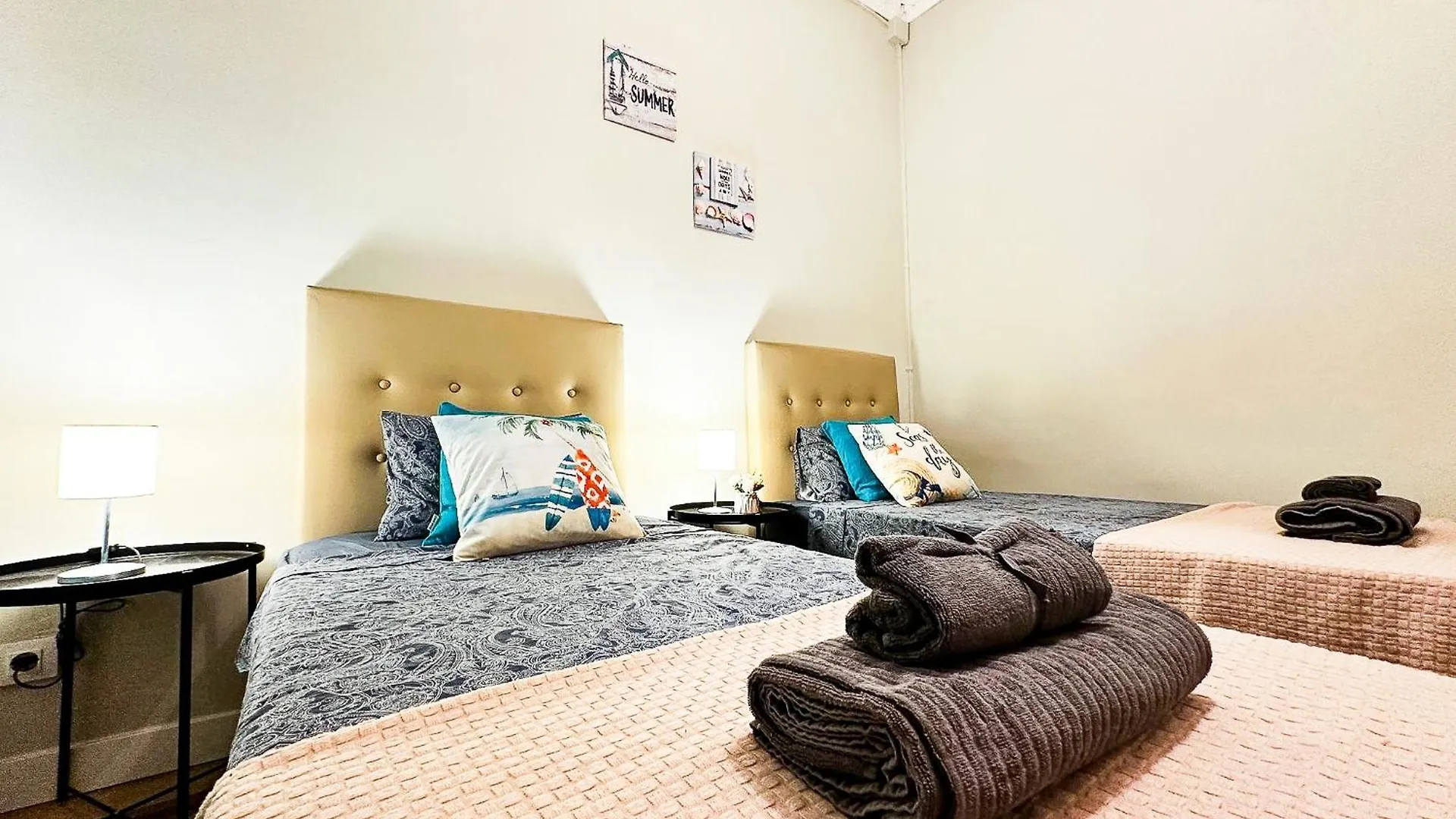 Private Rooms By Plaza Catalunya Barcelona 0*,  Spain