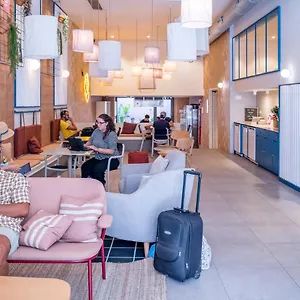 Latroupe Poblenou Hostel